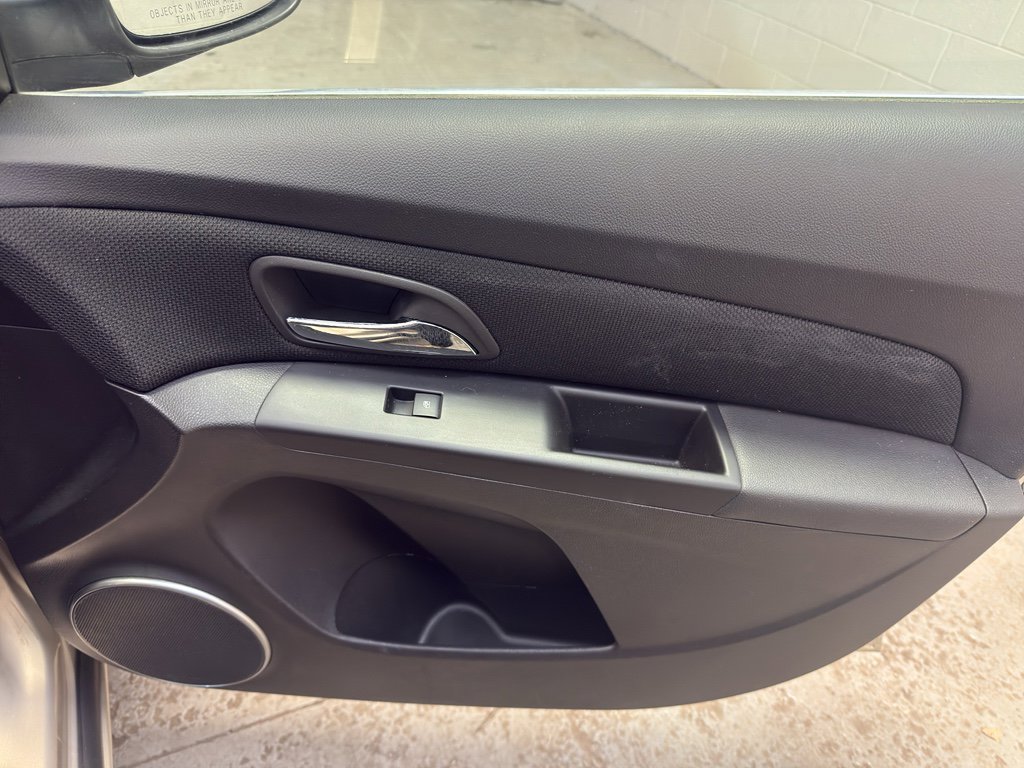 Used 2011 Chevrolet Cruze LT image 20