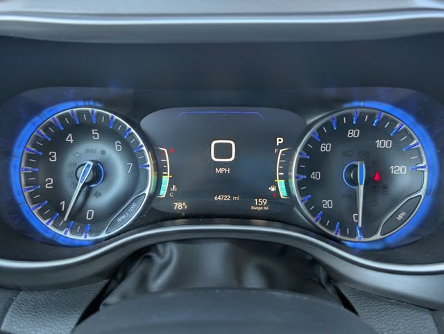 Used 2024 Chrysler Pacifica Touring-L FWD image 24