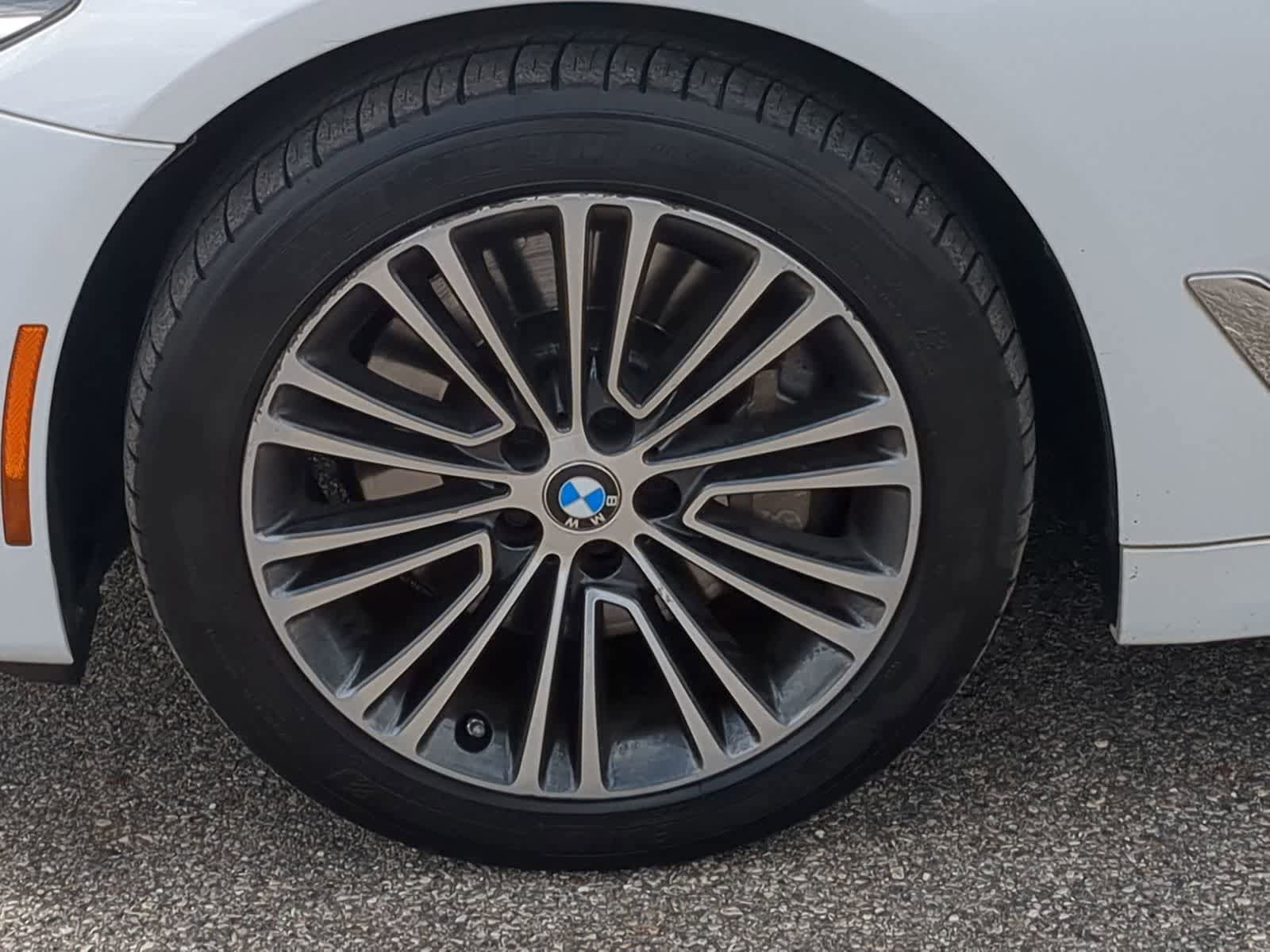Used 2019 BMW 530i xDrive w/ Convenience Package AWD/4WD image 14
