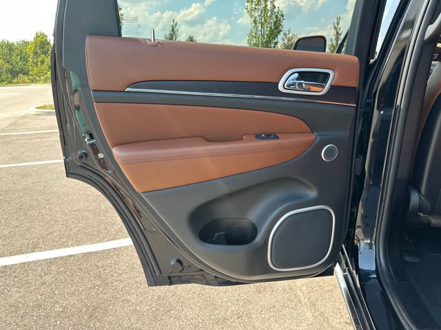 Used 2019 Jeep Grand Cherokee Summit AWD/4WD image 16