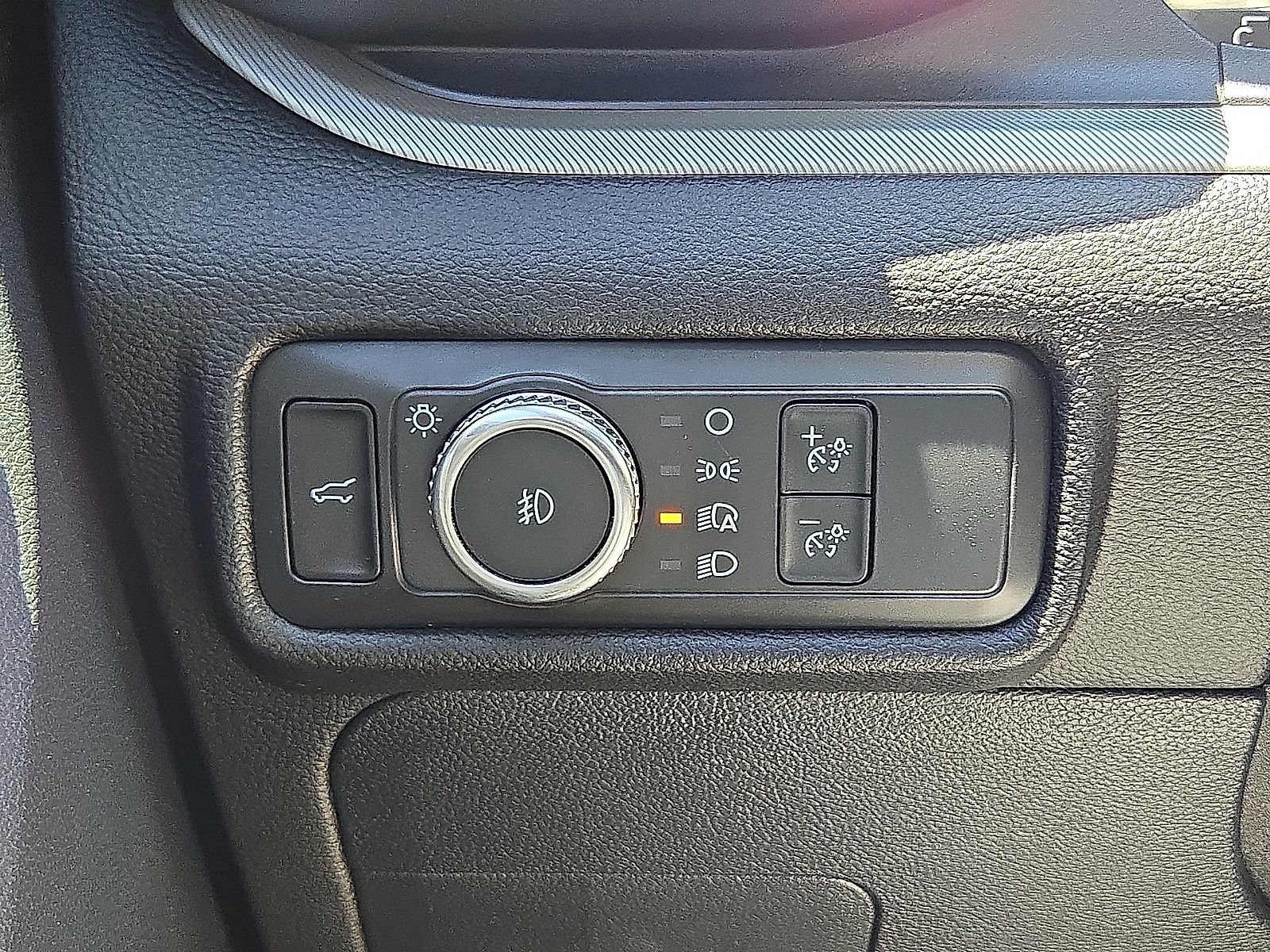 Used 2021 Ford Explorer XLT w/ Equipment Group 202A AWD/4WD image 27
