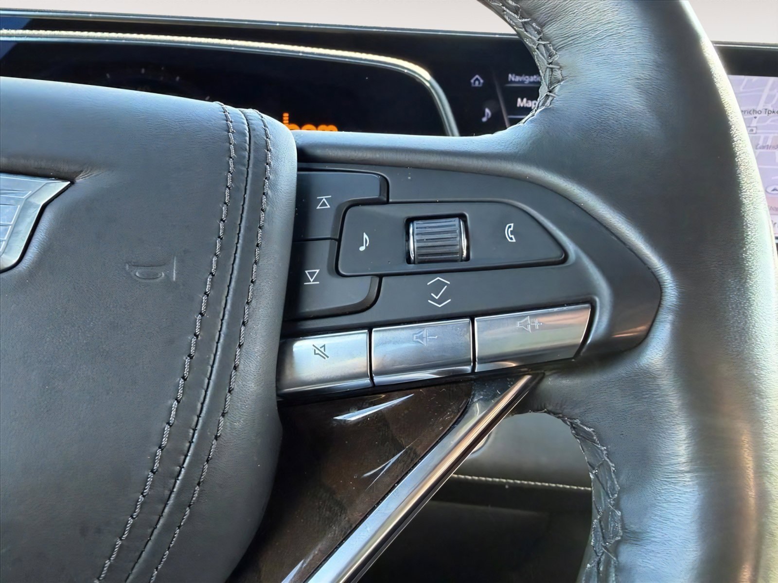 Used 2024 Cadillac Escalade Sport Platinum w/ LPO, ONYX Package image 16