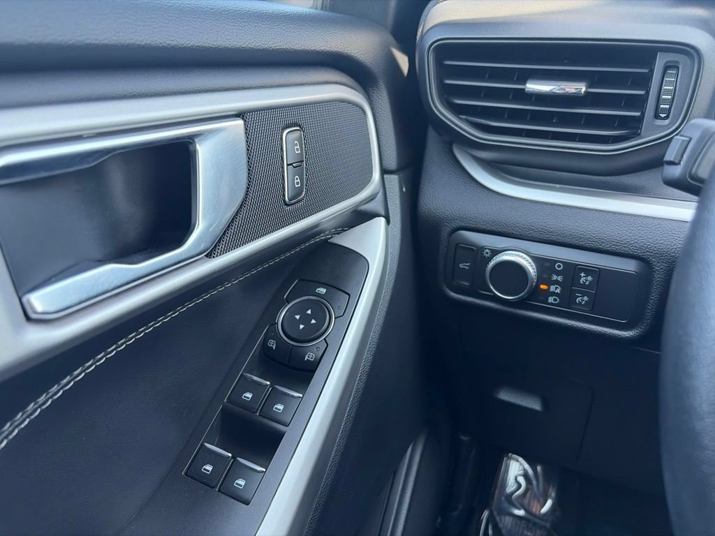 Used 2021 Ford Explorer XLT AWD/4WD image 18