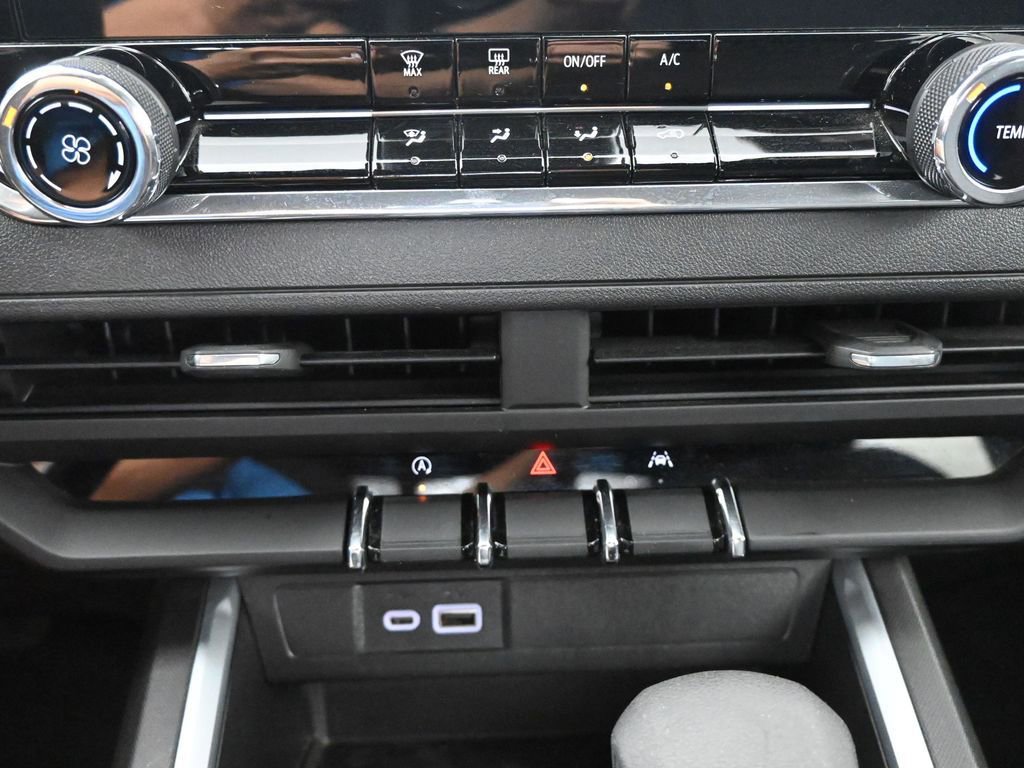 Used 2024 Chevrolet Colorado Trail Boss w/ Technology Package image 31