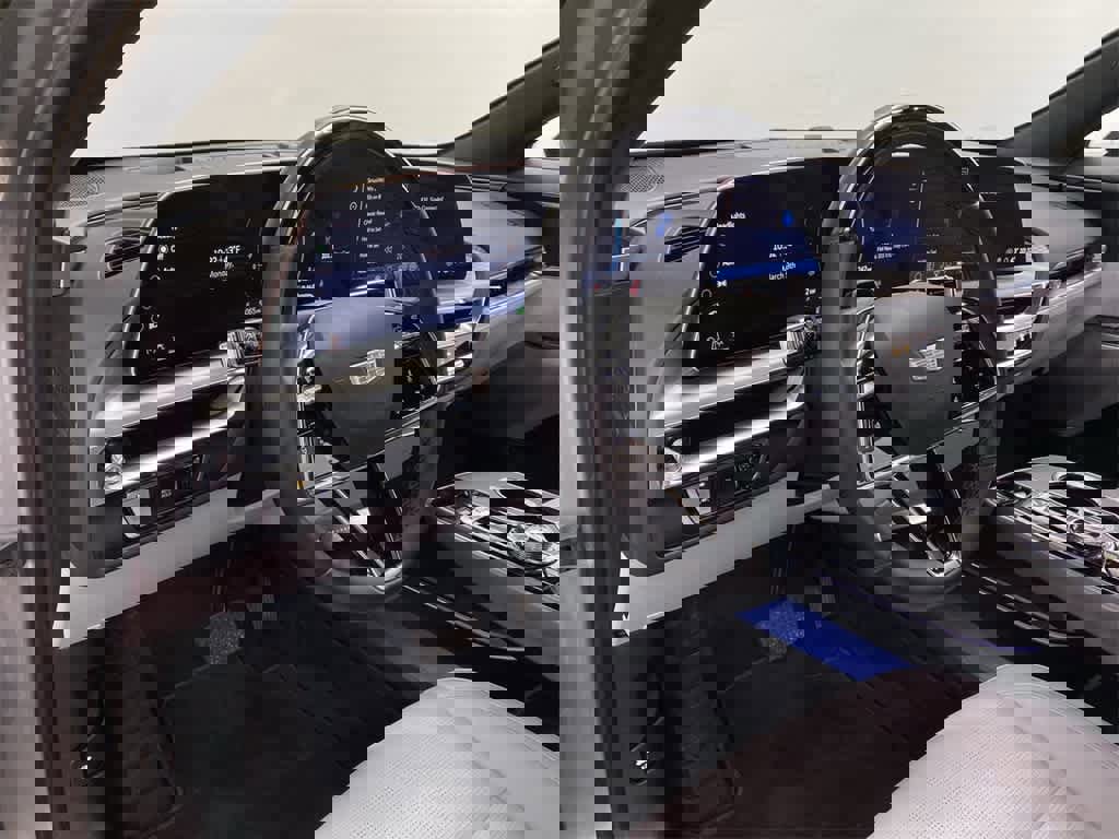 Certified 2025 Cadillac Lyriq Luxury image 2