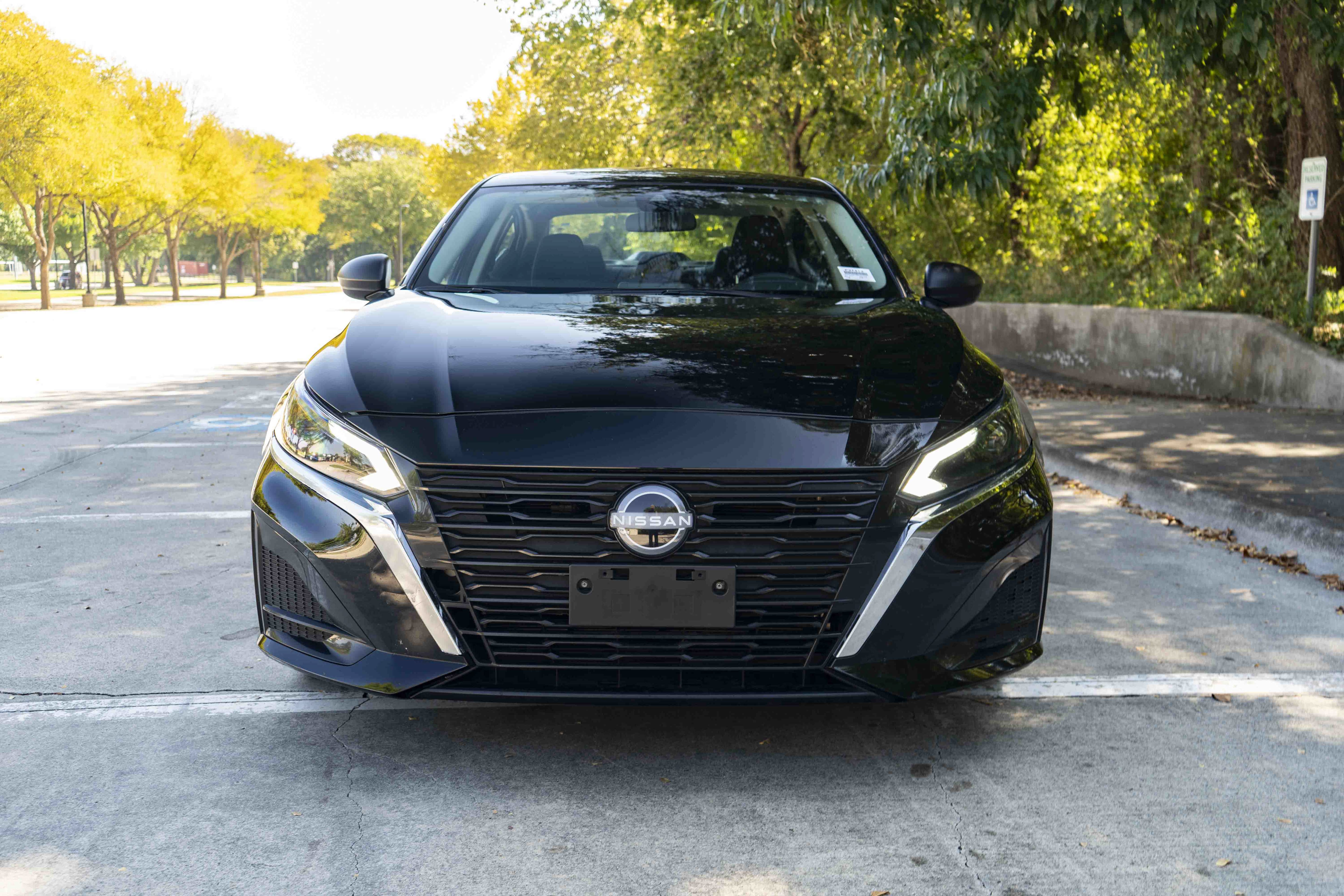Used 2025 Nissan Altima 2.5 SV FWD image 3