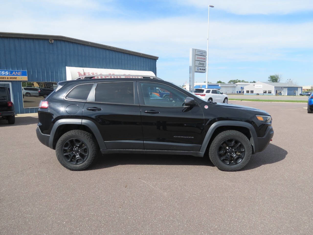 Used 2019 Jeep Cherokee Trailhawk w/ Cold Weather Group