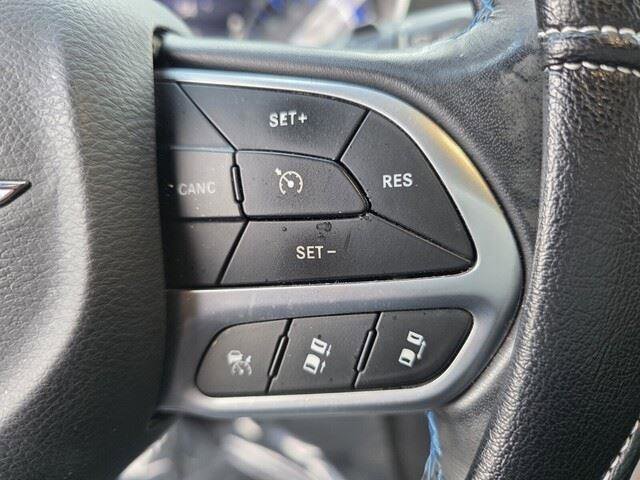 Used 2021 Chrysler Pacifica Touring-L image 25