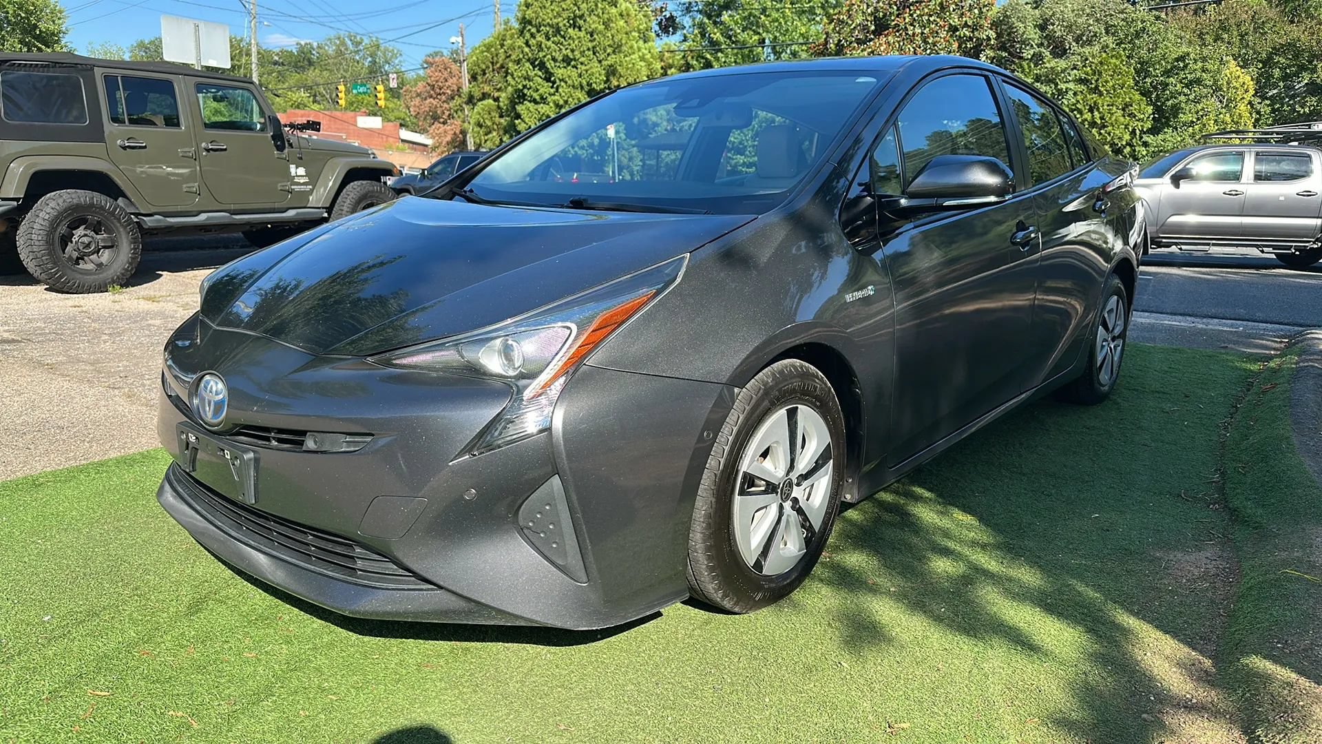 Used 2017 Toyota Prius Four w/ Advanced Technology Package FWD image 3