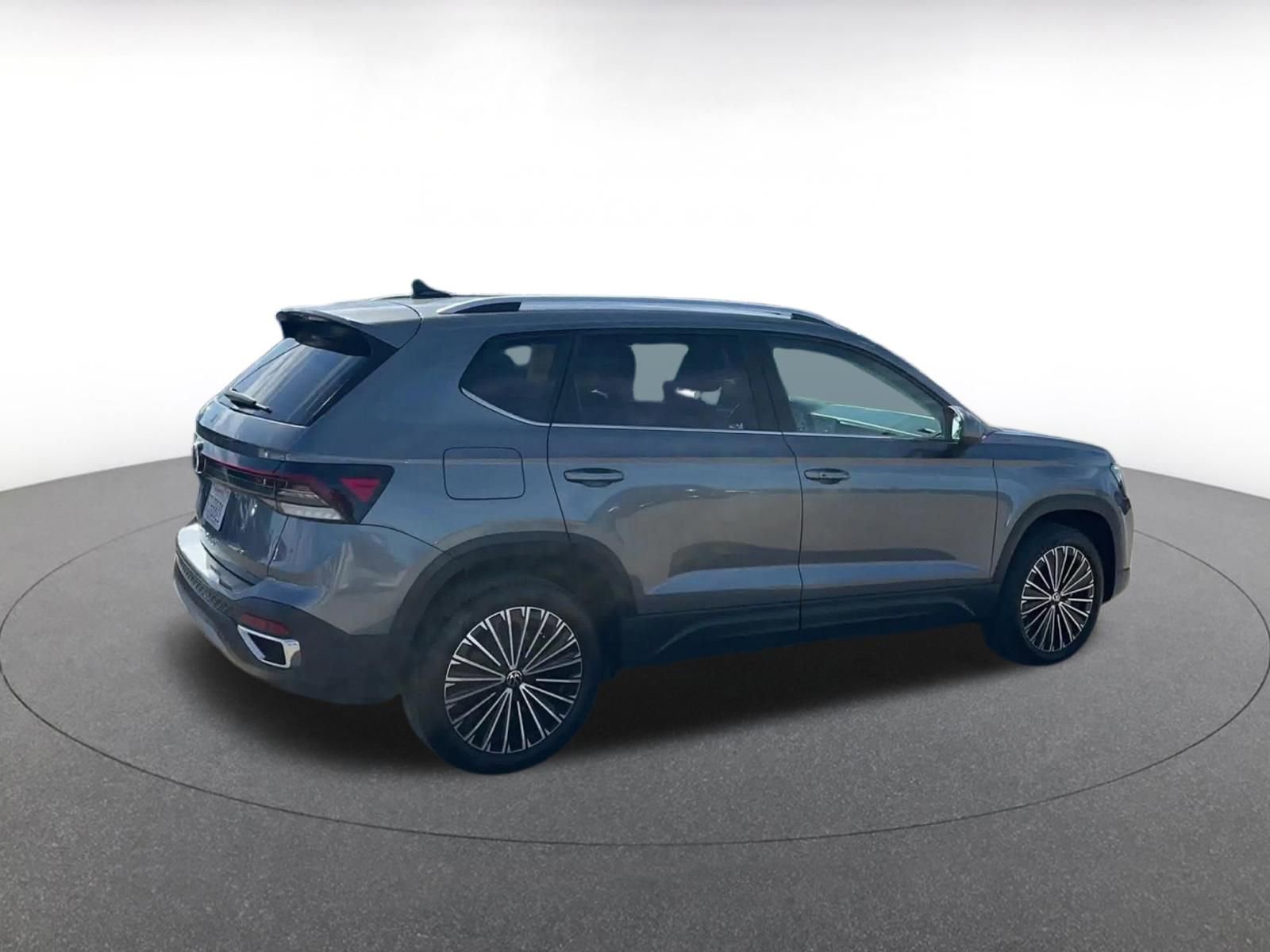 Used 2025 Volkswagen Taos SE image 14