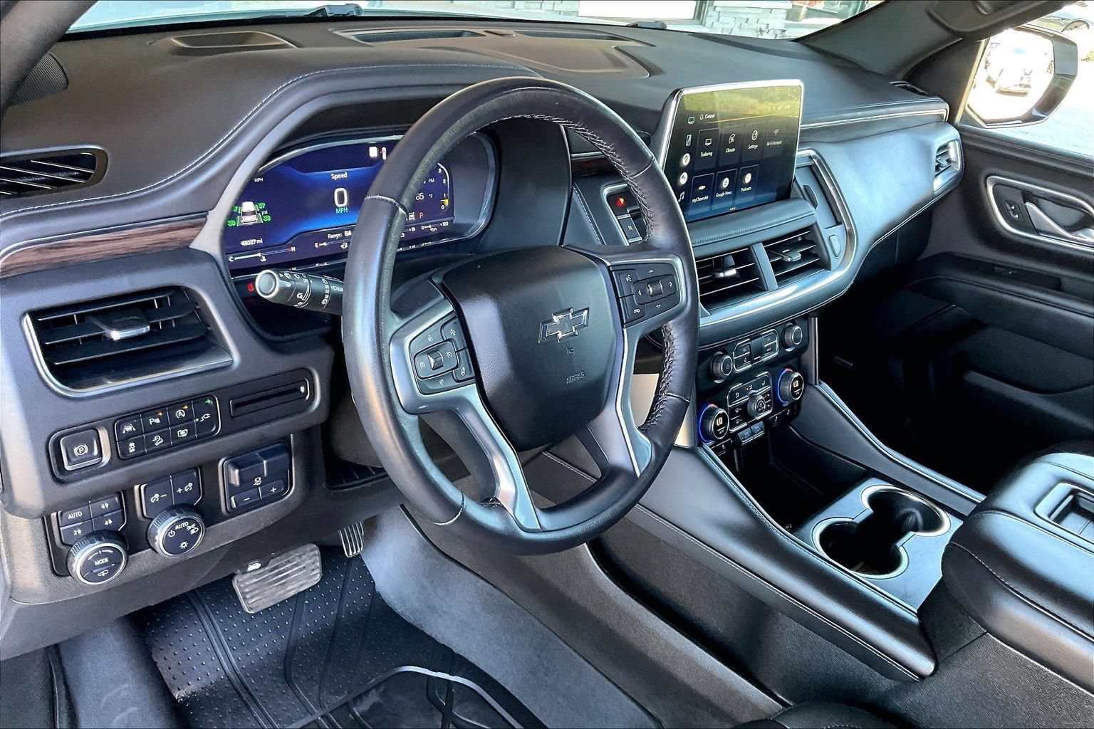 Used 2022 Chevrolet Tahoe Z71 w/ Z71 Off-Road Package AWD/4WD image 16