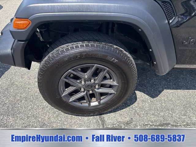 Used 2024 Jeep Wrangler Unlimited Sport AWD/4WD image 10