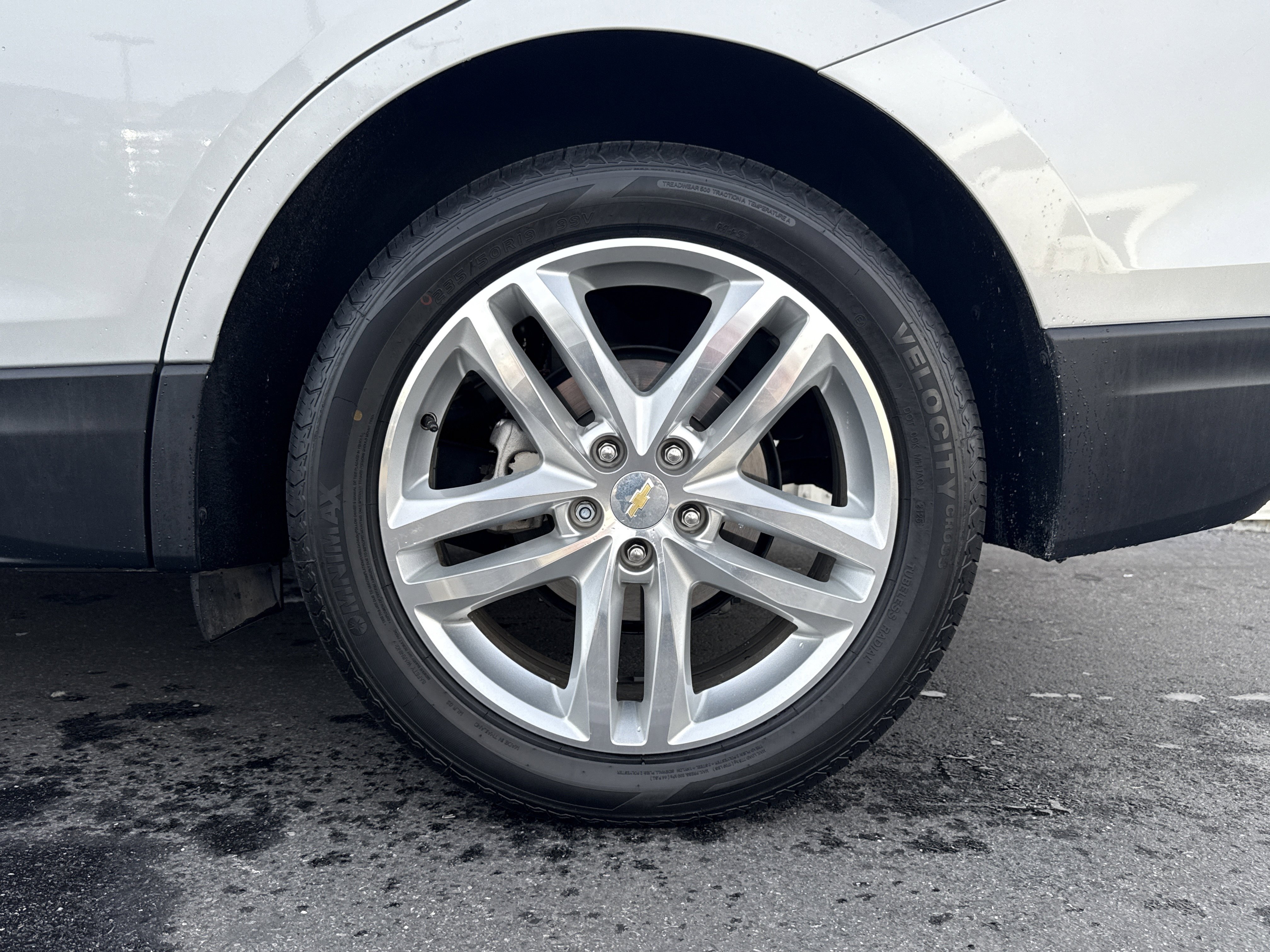 Used 2020 Chevrolet Equinox LT image 3