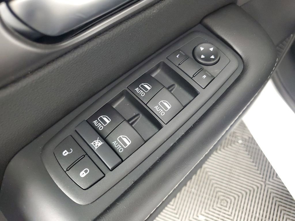 New 2026 Chrysler Pacifica Select image 28