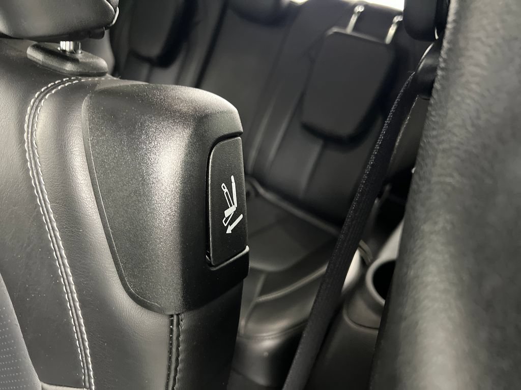 Used 2025 Chrysler Pacifica Select FWD image 19