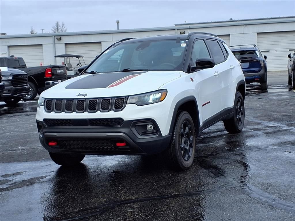 Used 2023 Jeep Compass Trailhawk image 2
