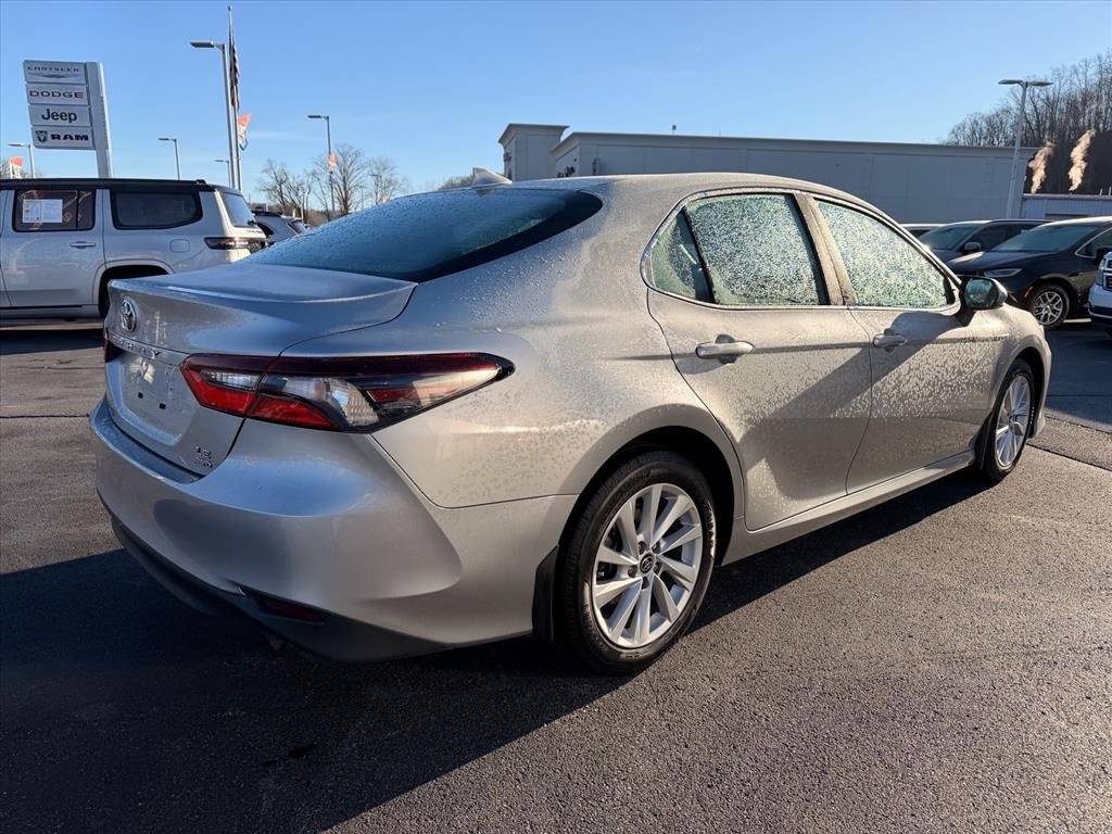 Used 2022 Toyota Camry LE image 4