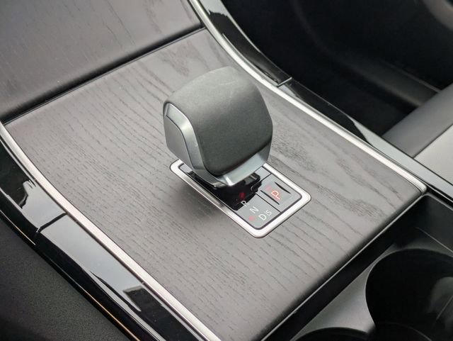 Used 2024 Land Rover Range Rover Velar Dynamic SE image 9