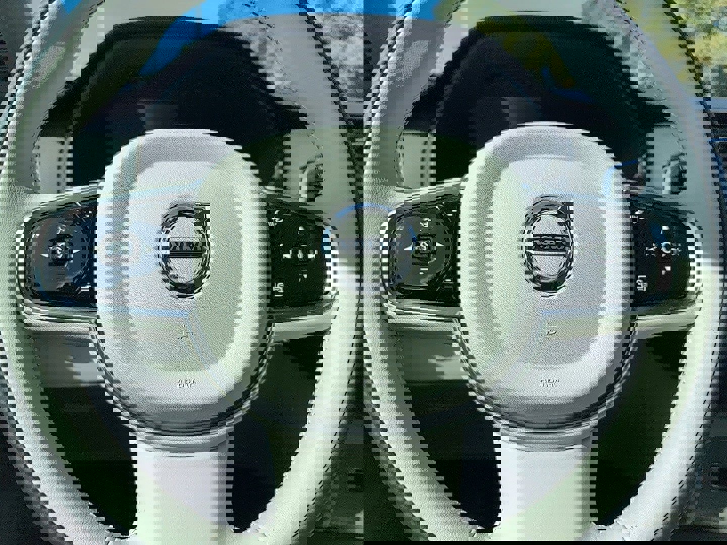 New 2025 Volvo XC90 T8 Core w/ Climate Package image 21