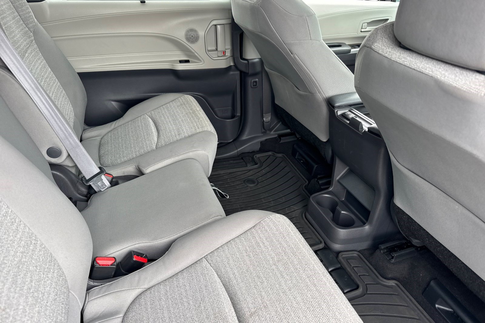 Certified 2021 Toyota Sienna LE FWD image 34