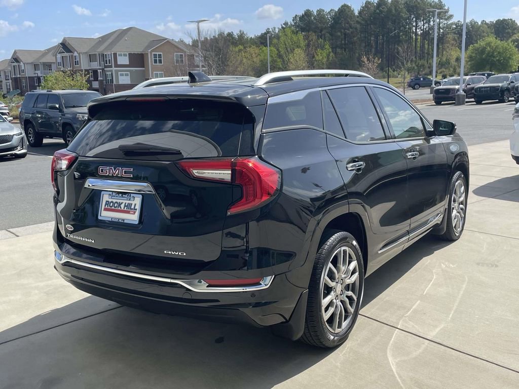 Used 2024 GMC Terrain Denali w/ Denali Premium Package image 6