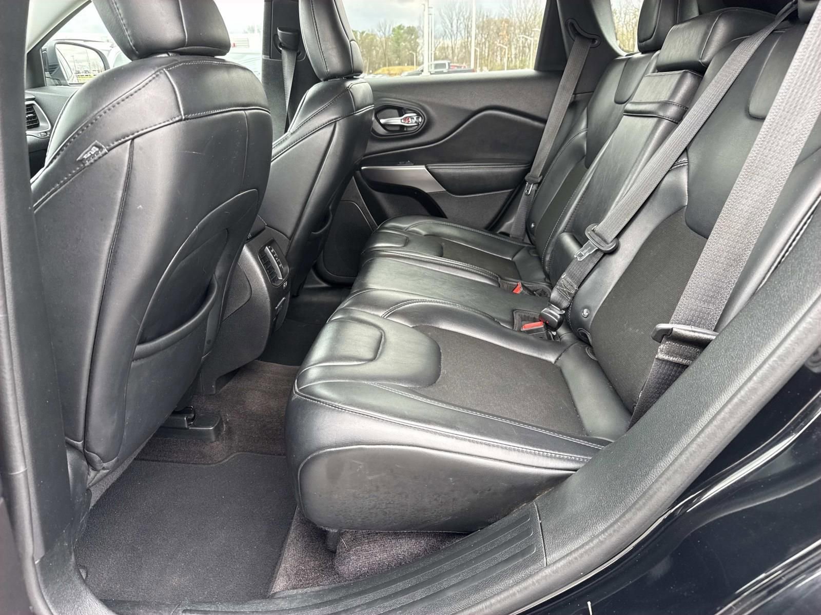 Used 2019 Jeep Cherokee Latitude Plus image 28