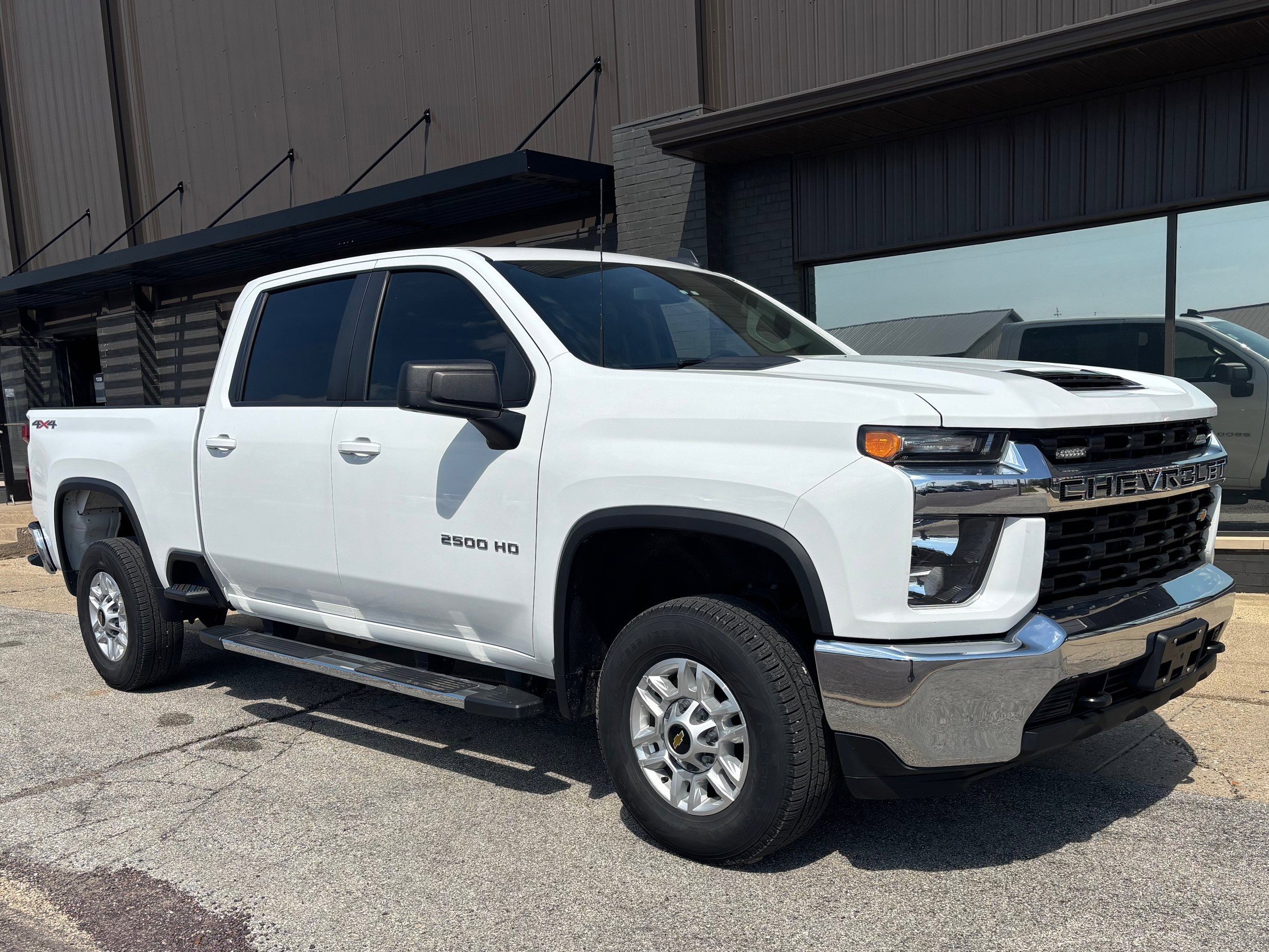 Used 2022 Chevrolet Silverado 2500 LT AWD/4WD image 3