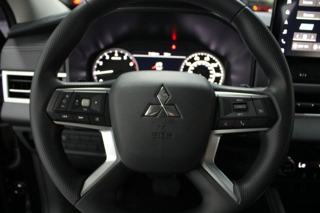 New 2026 Mitsubishi Outlander ES FWD image 8