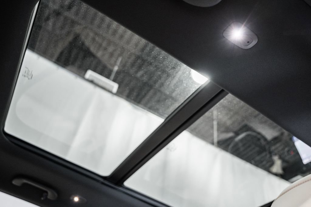 New 2025 Jeep Grand Cherokee Limited w/ Luxury Tech Group II image 35