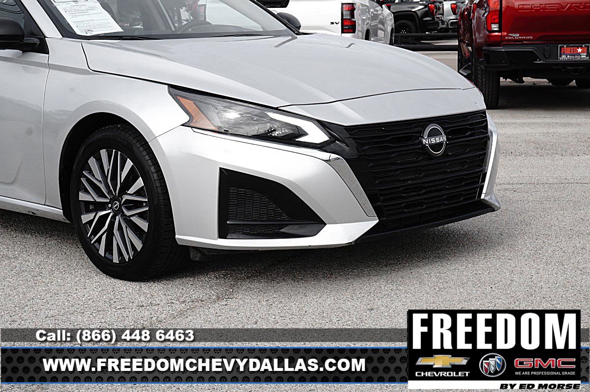 Used 2024 Nissan Altima 2.5 SV FWD image 39