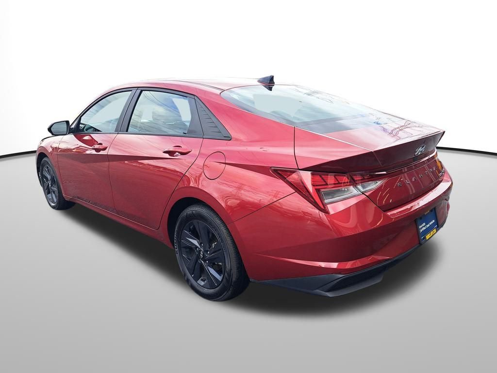Used 2023 Hyundai Elantra Blue image 3