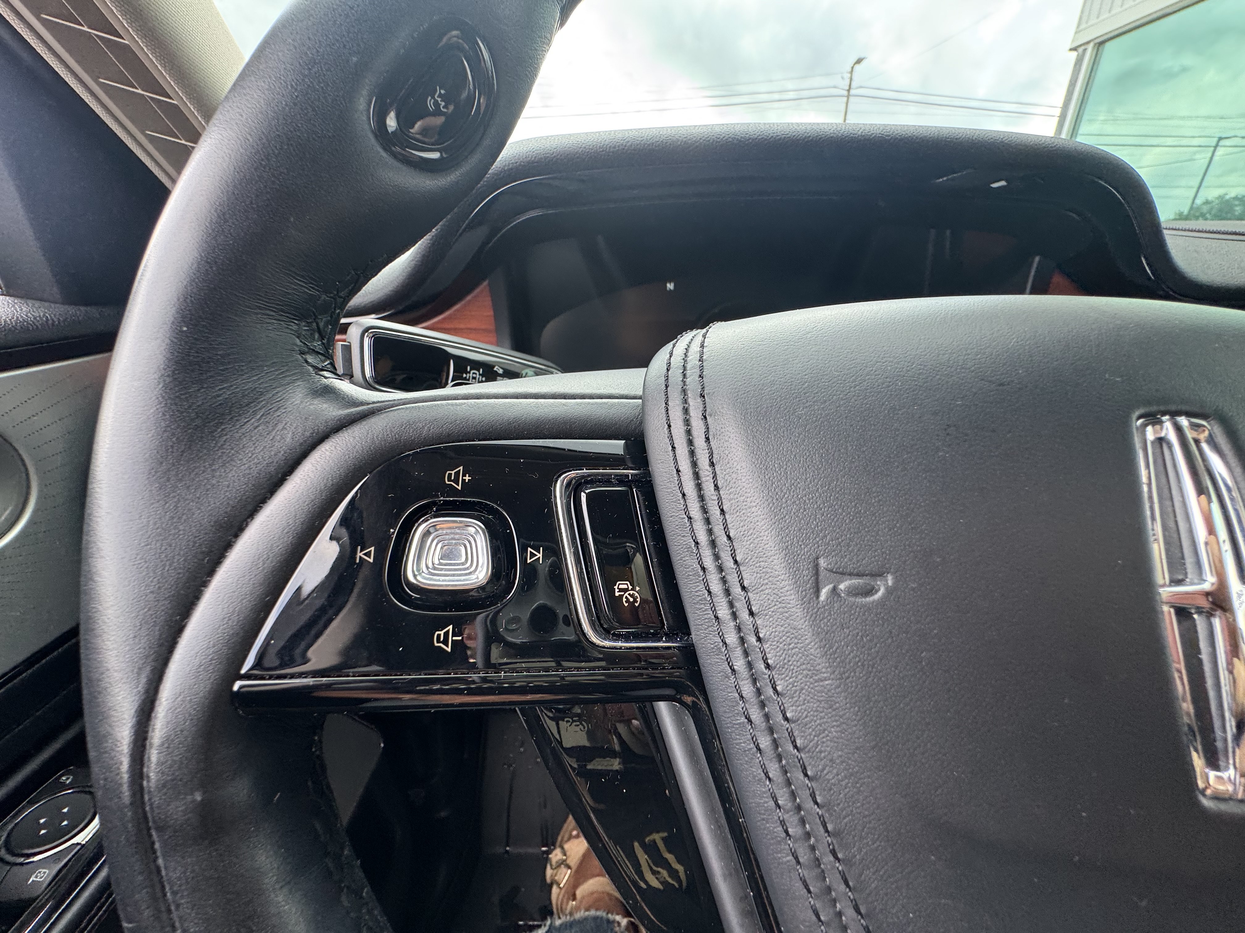 Used 2020 Lincoln Aviator Reserve w/ Equipment Group 202A AWD/4WD image 13