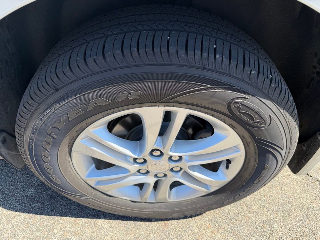 Used 2021 Buick Enclave Essence image 11