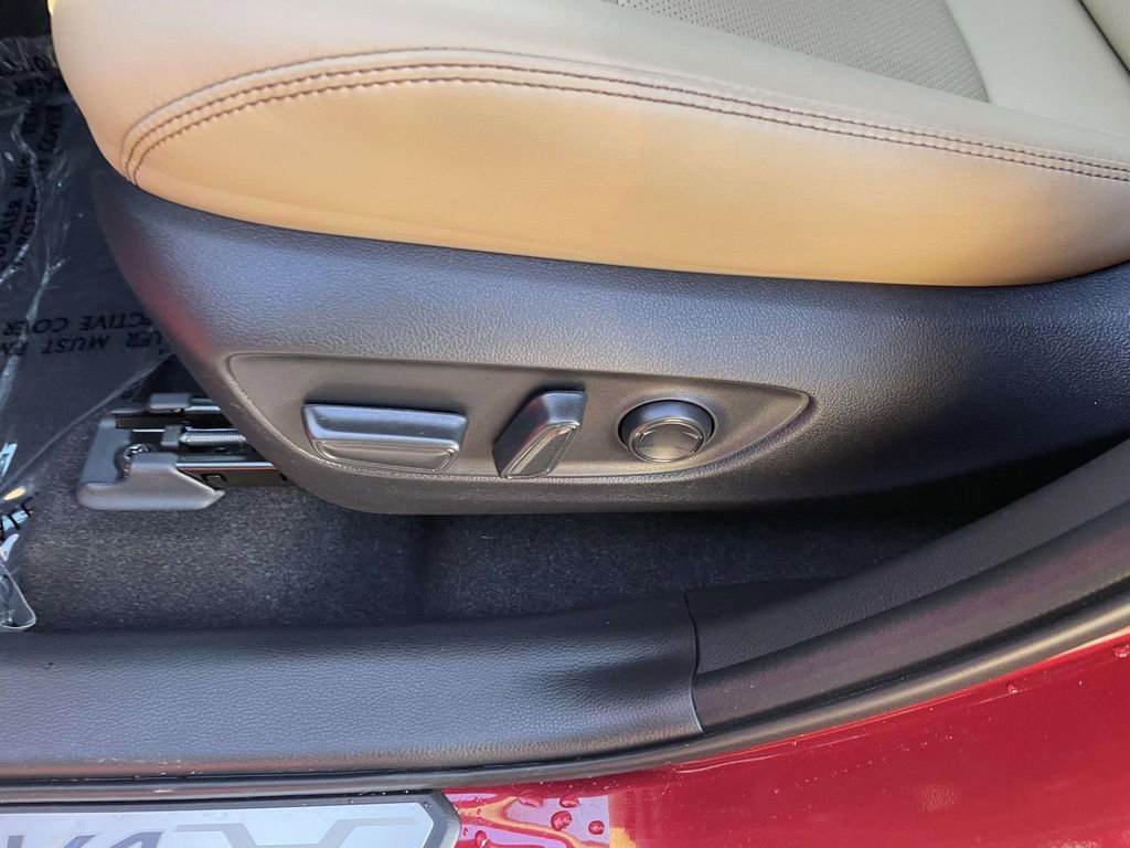 Used 2025 Toyota RAV4 Limited w/ Advanced Technology Package image 30