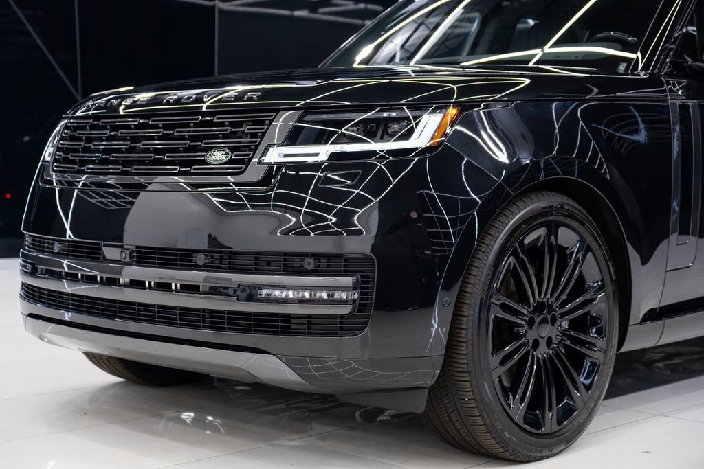 Used 2026 Land Rover Range Rover Long Wheelbase SE image 4