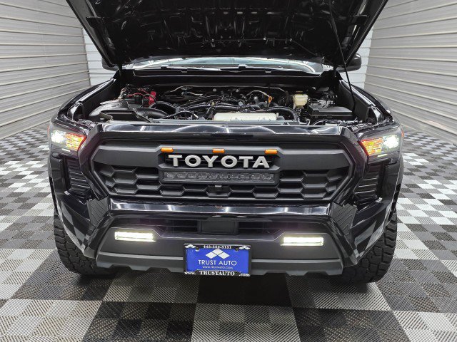 Used 2024 Toyota Tacoma TRD Sport AWD/4WD image 38