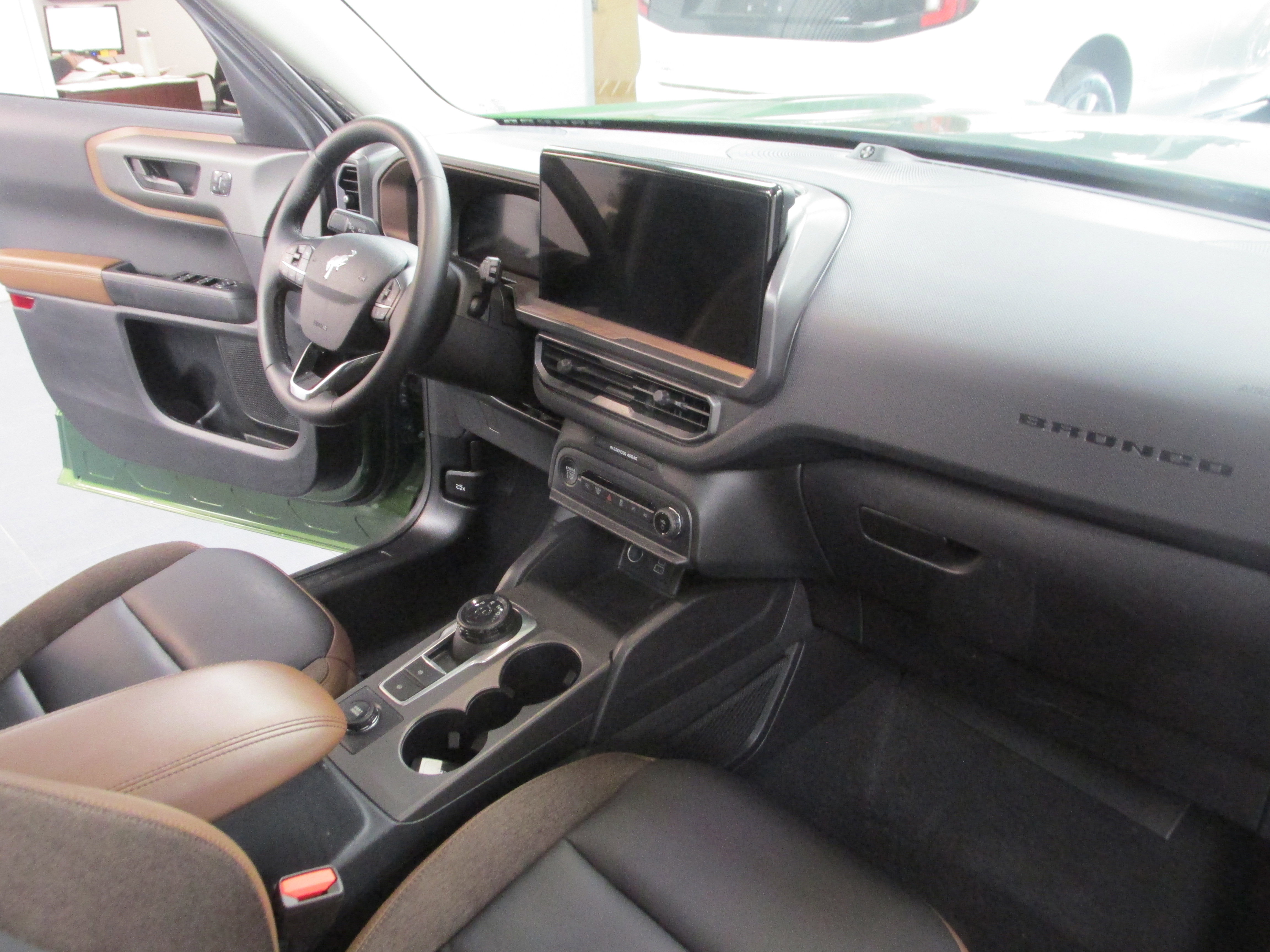 Used 2025 Ford Bronco Sport Outer Banks w/ Outer Banks Tech Package+ AWD/4WD image 23