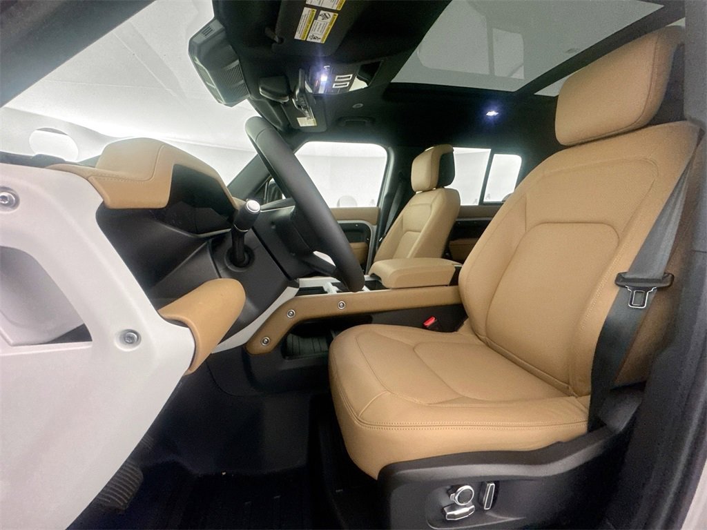 New 2026 Land Rover Defender 130 X-Dynamic SE image 20