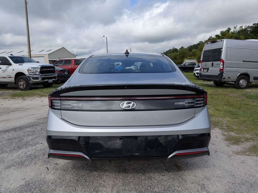 Used 2025 Hyundai Sonata SEL FWD image 4