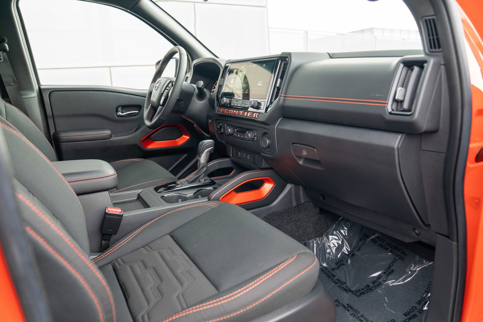 Used 2025 Nissan Frontier PRO-4X image 24