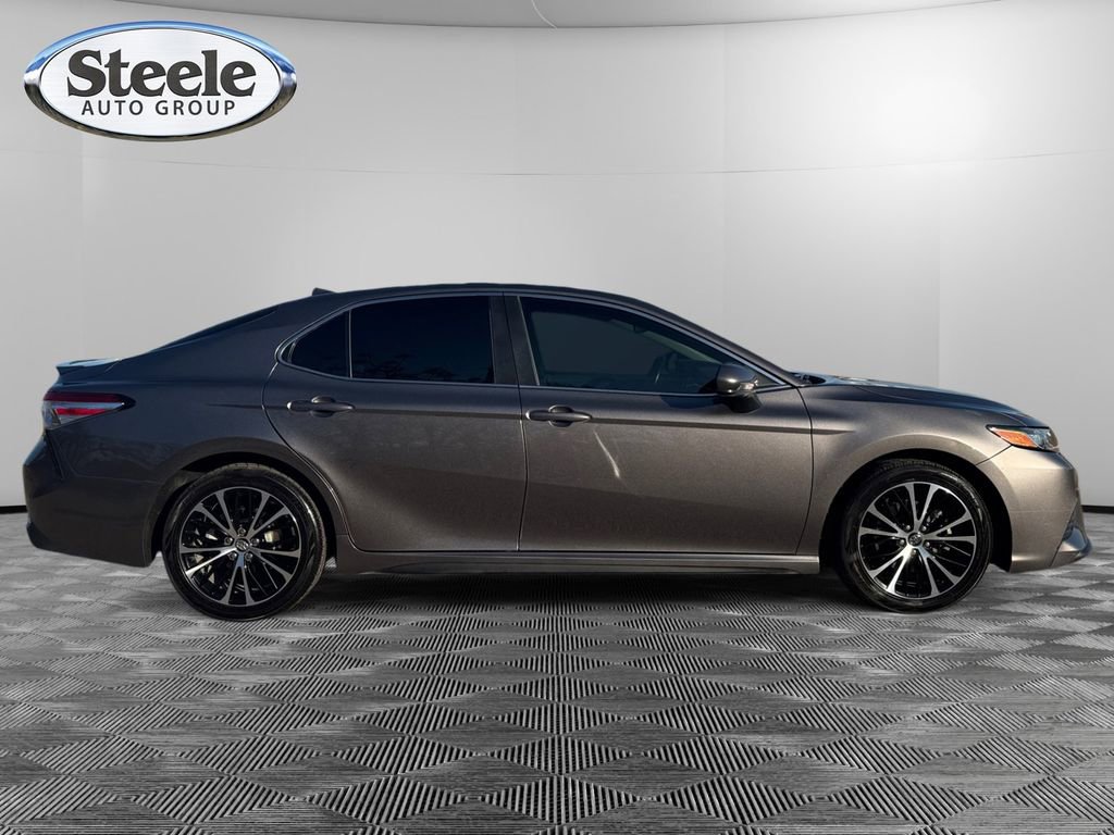 Used 2020 Toyota Camry SE image 6