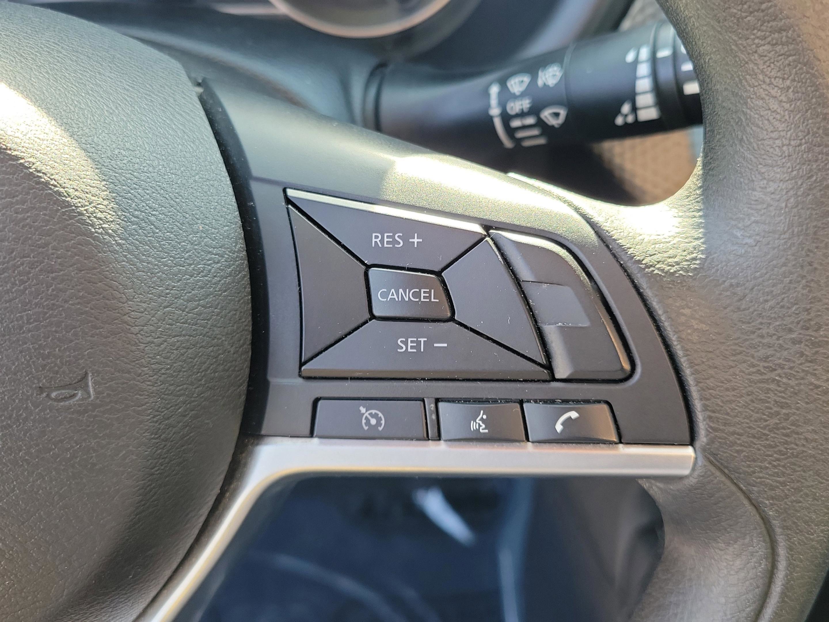 Certified 2020 Nissan Kicks SV image 25