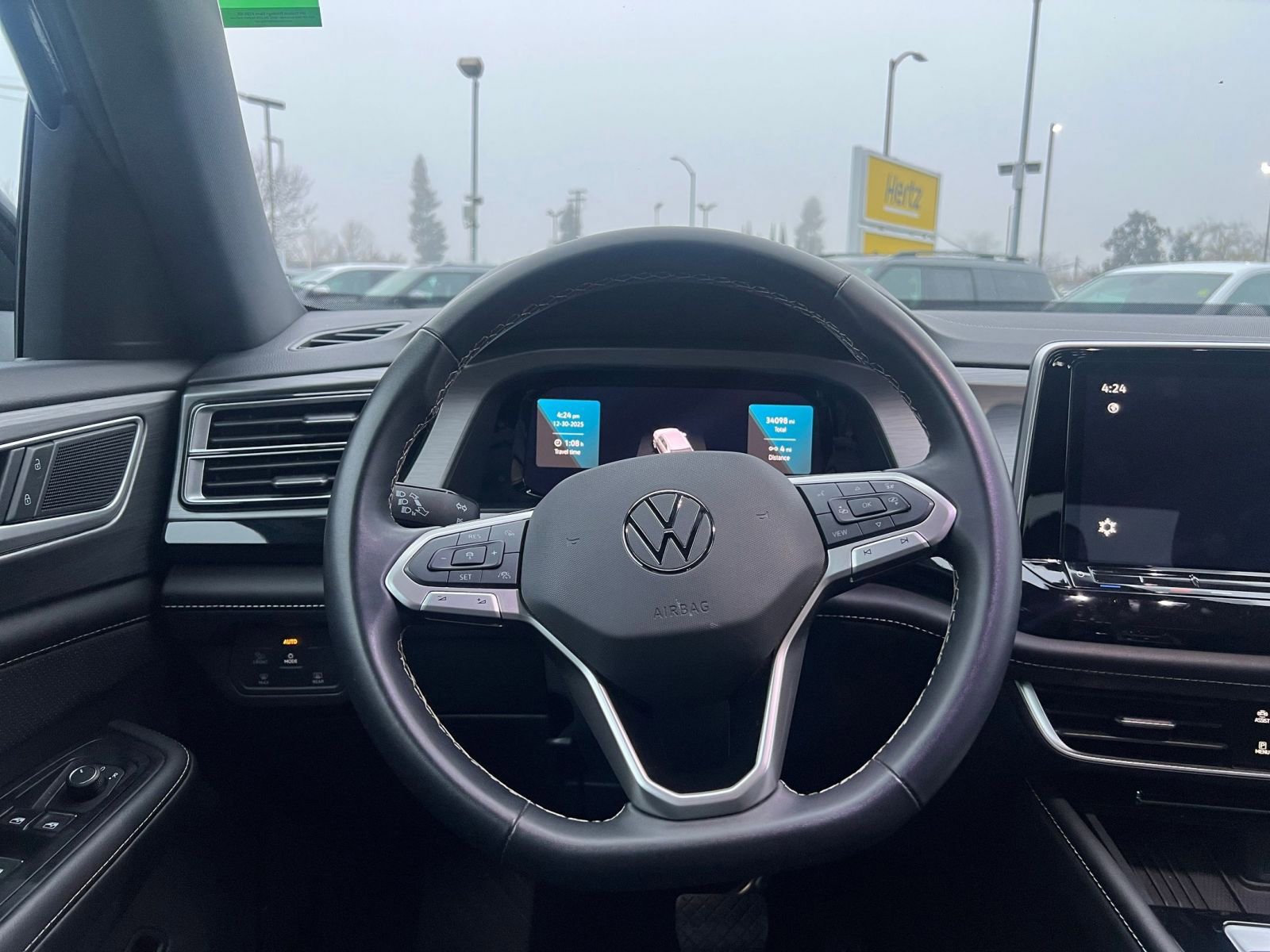 Used 2025 Volkswagen Atlas Cross Sport SE image 34