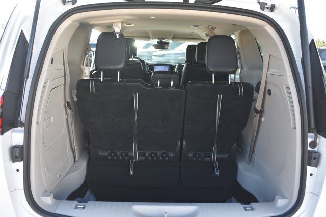 Used 2024 Chrysler Pacifica Limited FWD image 19
