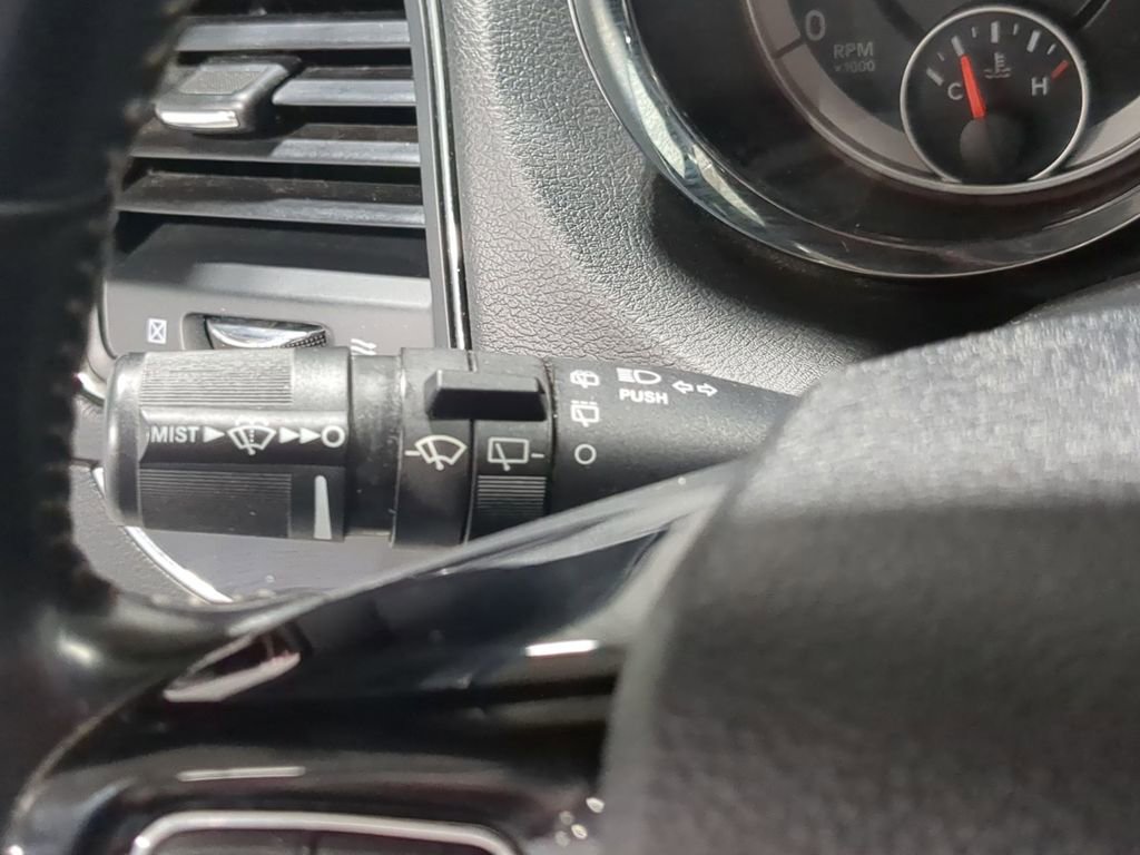 Used 2019 Dodge Grand Caravan SXT FWD image 31