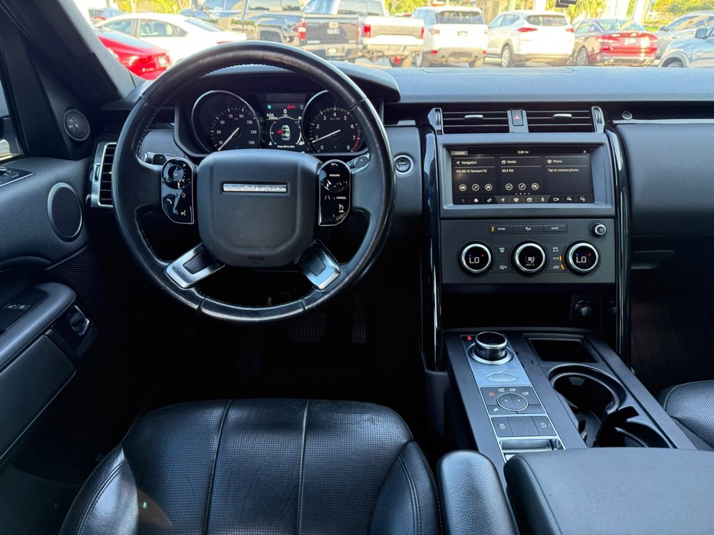 Used 2019 Land Rover Discovery SE image 17