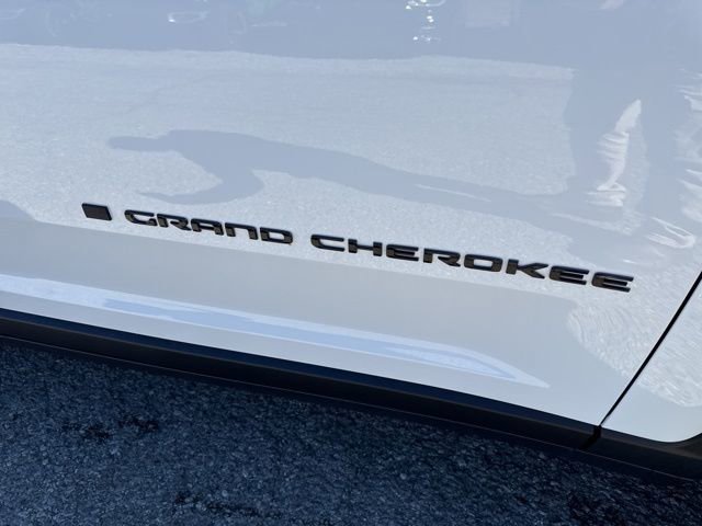 New 2025 Jeep Grand Cherokee Limited w/ Luxury Tech Group II AWD/4WD image 13