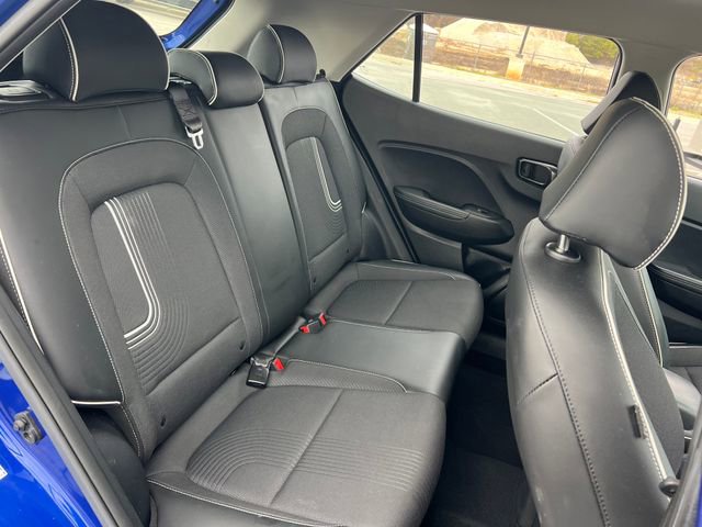 Used 2023 Hyundai Venue Limited image 29