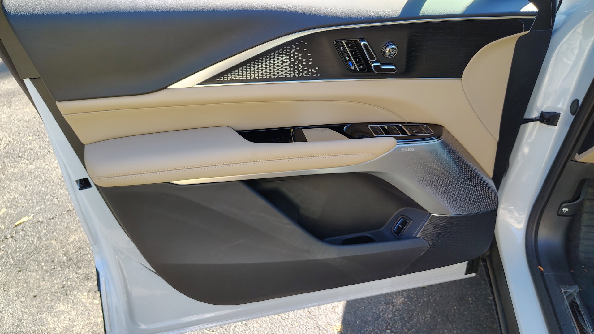 New 2026 Cadillac Lyriq Signature Luxury image 9