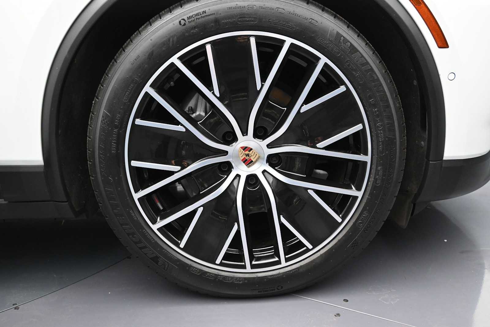 Certified 2025 Porsche Macan Electric RWD image 22